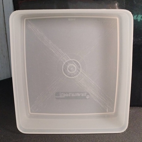 Tupperware sandwich keeper w/ lid and Refrigerator bowls X2 w/lids (B8) - Picture 6 of 16